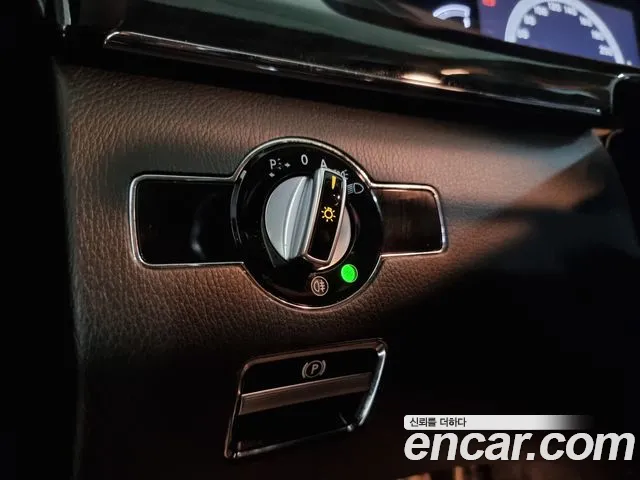 Mercedes-Benz S-Class 2011 thumb 10