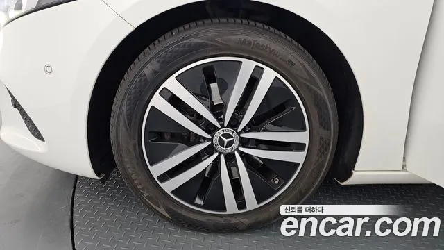 Mercedes-Benz A-Class 2021 thumb 4
