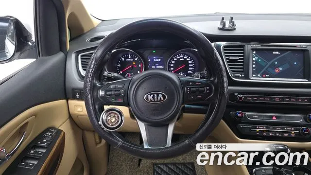Kia Carnival 2016 thumb 4