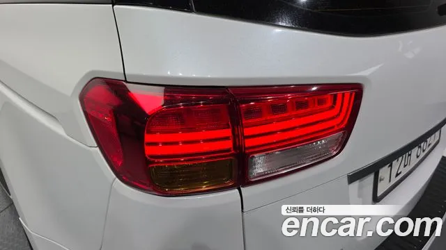 Kia Carnival 2016 thumb 12