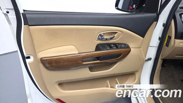 Kia Carnival 2016 thumb 5