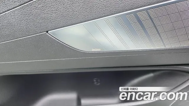 Genesis G80 2022 thumb 2