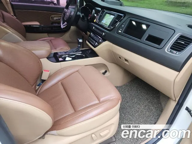 Kia Carnival 2018 thumb 2