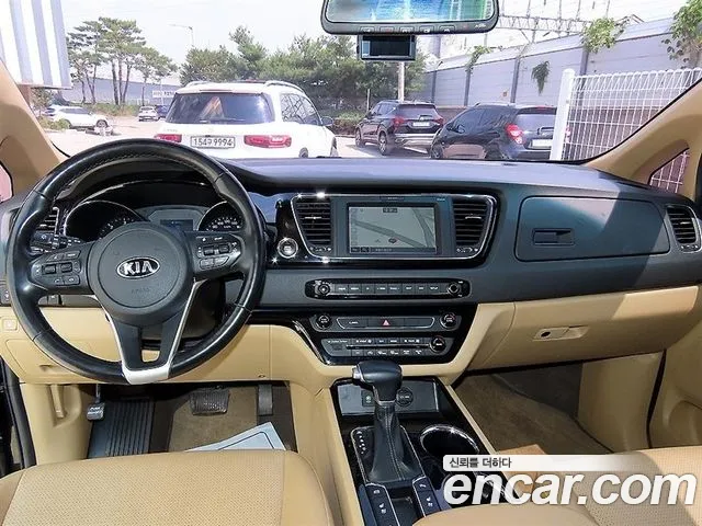 Kia Carnival 2019 thumb 11