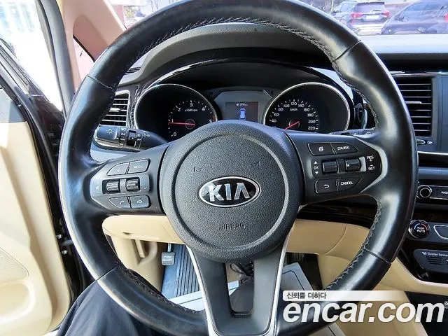 Kia Carnival 2019 thumb 4