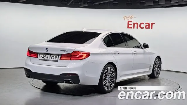 BMW 5 серии 2020 thumb 11