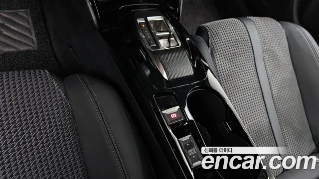 Peugeot e-2008 2023 thumb 8
