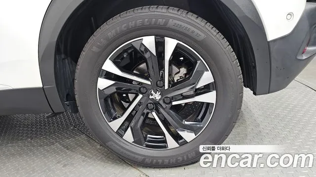 Peugeot e-2008 2023 thumb 2