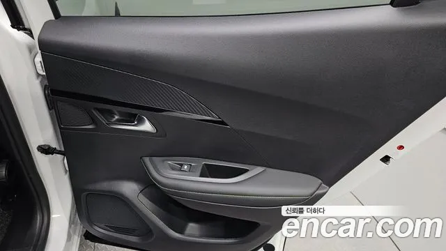 Peugeot e-2008 2023 thumb 3