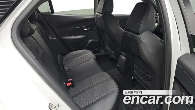 Peugeot e-2008 2023 thumb 4