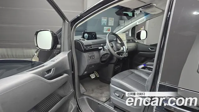 Hyundai Staria 2025 thumb 10