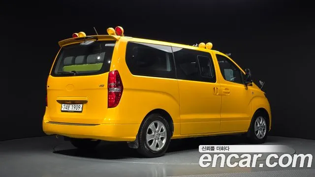 Hyundai Staria 2019 thumb 4