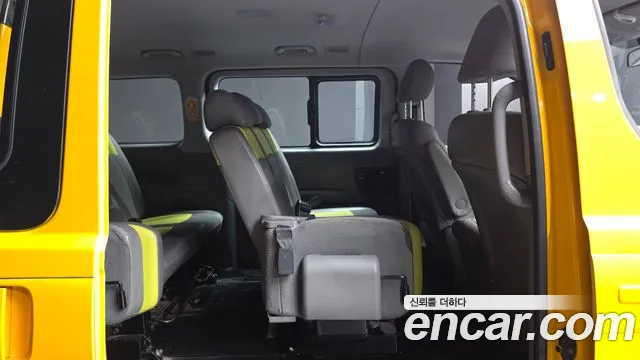 Hyundai Staria 2019 thumb 6