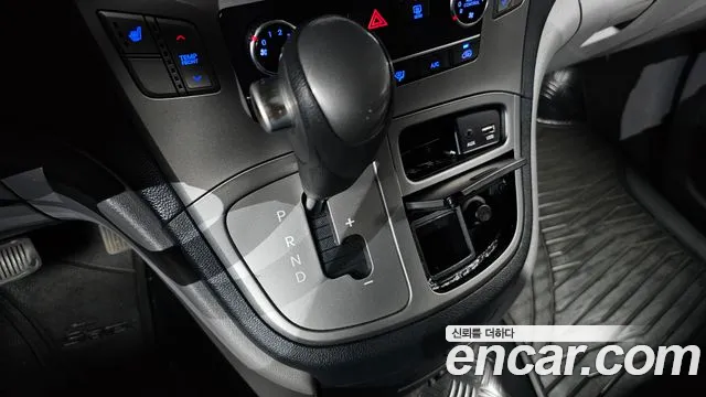 Hyundai Staria 2015 thumb 3
