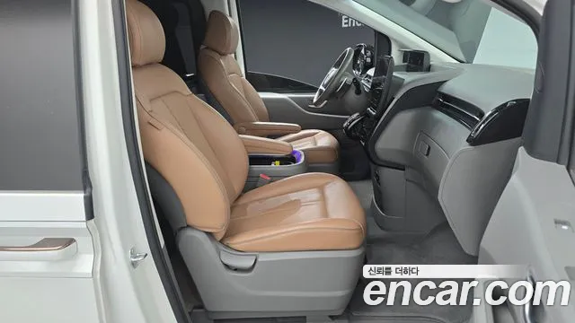 Hyundai Staria 2024 thumb 9