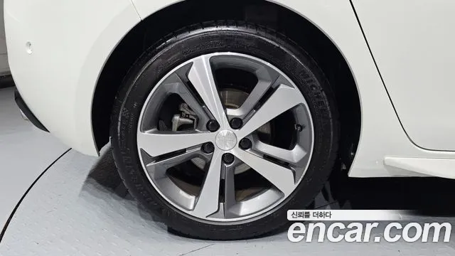 Peugeot 308 2019 thumb 2