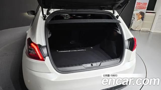 Peugeot 308 2019 thumb 9