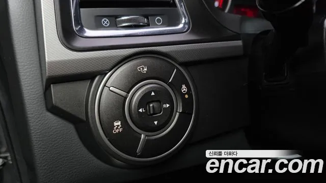 KGM Korando 2017 thumb 4