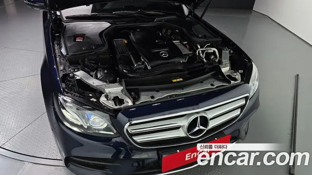 Mercedes-Benz E-Class 2019 thumb 9