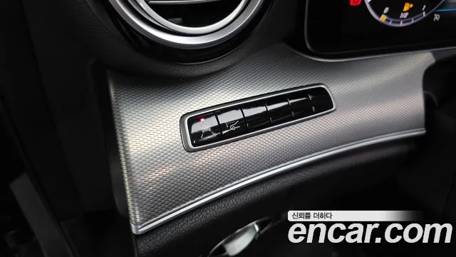Mercedes-Benz E-Class 2019 thumb 8