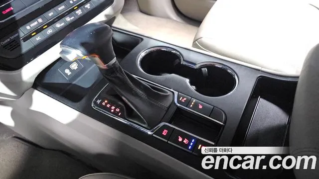 Kia Carnival 2019 thumb 5