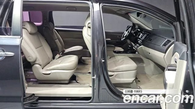 Kia Carnival 2019 thumb 6