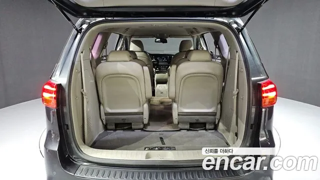 Kia Carnival 2019 thumb 11