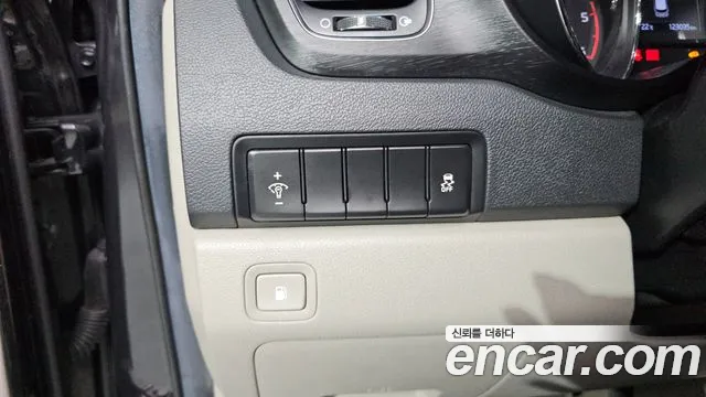 Kia Carnival 2019 thumb 9