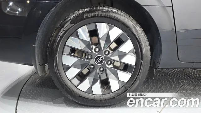 Hyundai Staria 2022 thumb 2