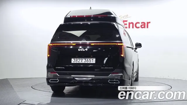 Kia Carnival 2024 thumb 3