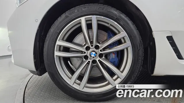 BMW 6 серии Gran Turismo 2018 thumb 7