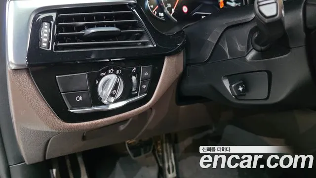 BMW 6 серии Gran Turismo 2018 thumb 9