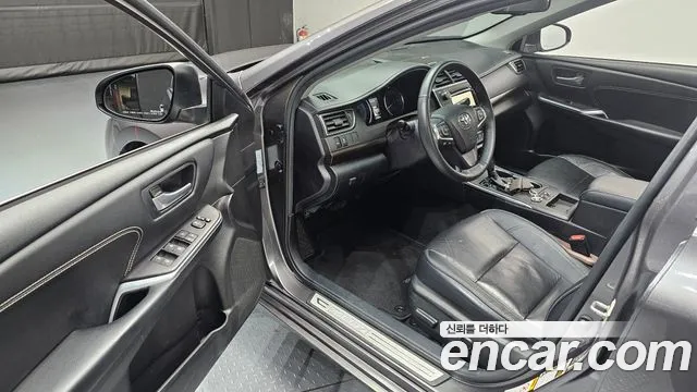 Toyota Camry 2017 thumb 2