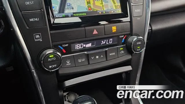 Toyota Camry 2017 thumb 12