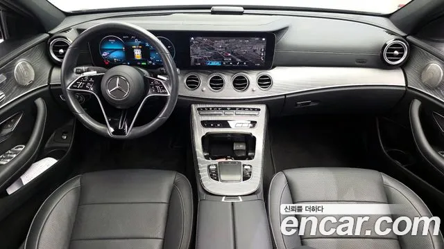 Mercedes-Benz E-Class 2022 thumb 2