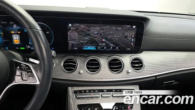 Mercedes-Benz E-Class 2022 thumb 8