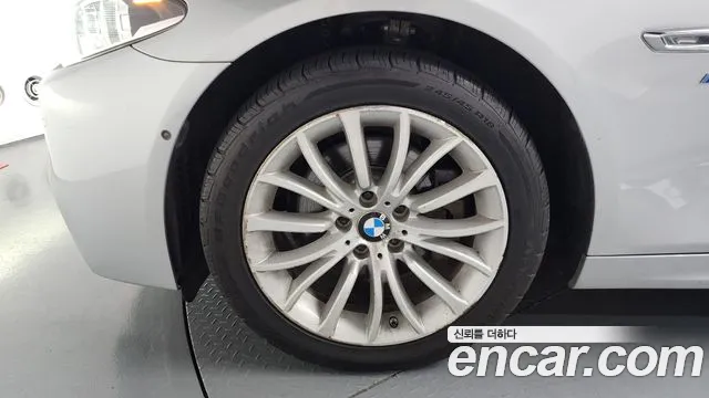 BMW 5 серии 2015 thumb 10
