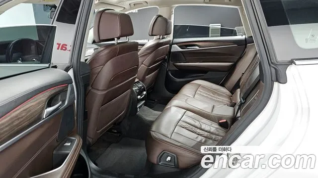 BMW 6 серии Gran Turismo 2019 thumb 12