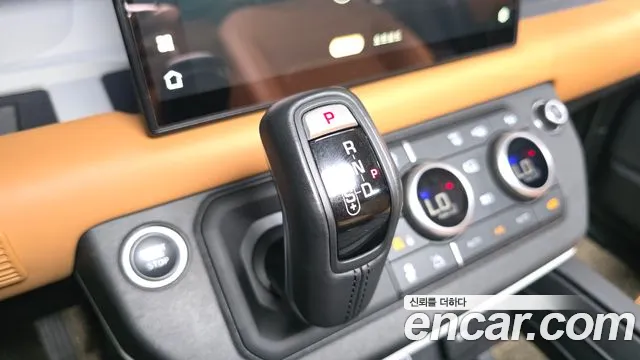 Land Rover Defender 2022 thumb 9
