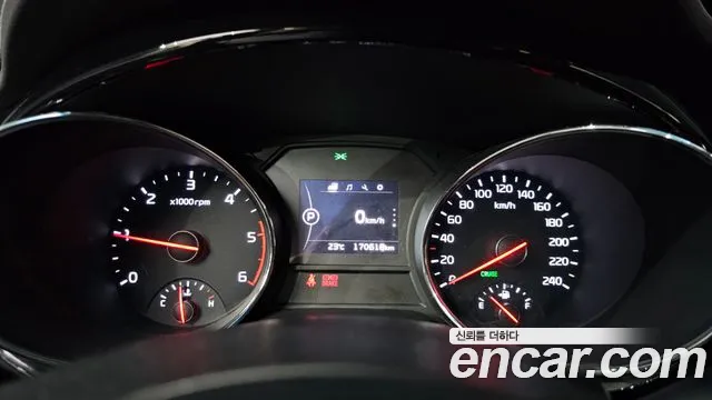 Kia Carnival 2015 thumb 4