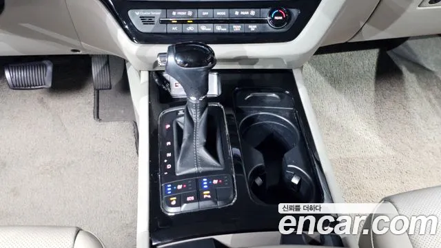 Kia Carnival 2015 thumb 11