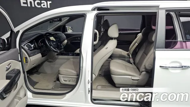 Kia Carnival 2015 thumb 9
