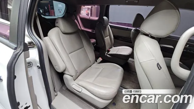 Kia Carnival 2015 thumb 2
