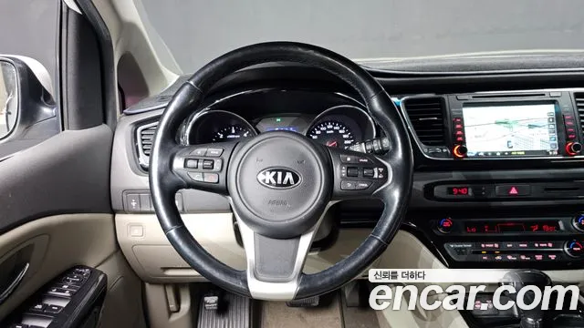Kia Carnival 2015 thumb 3