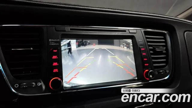Kia Carnival 2015 thumb 8