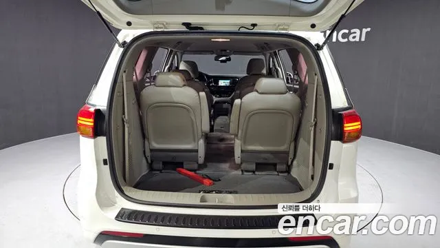 Kia Carnival 2015 thumb 6