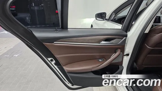 BMW 5 серии 2020 thumb 12
