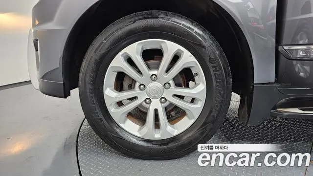KGM Korando 2016 thumb 6