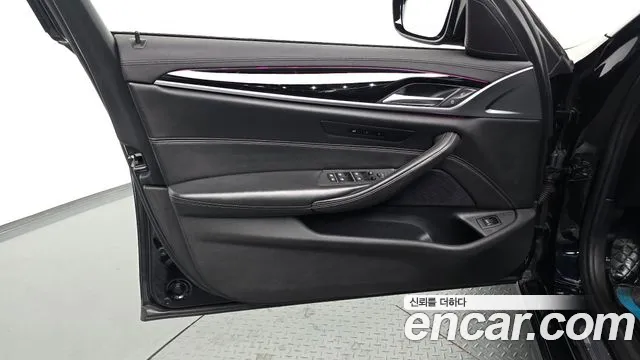 BMW 5 серии 2019 thumb 10