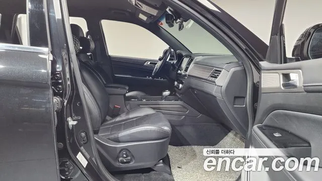 KGM Rexton 2018 thumb 12